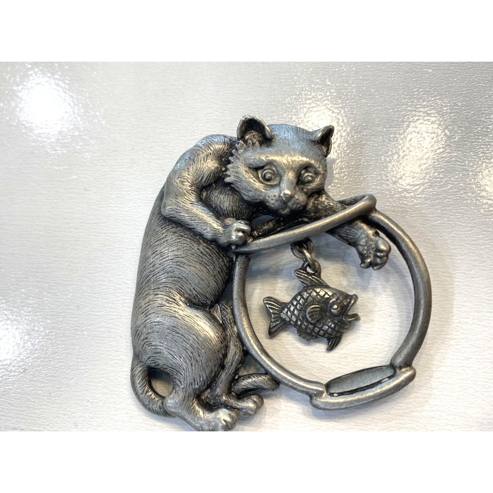 Vintage Signed Jj Jonette Pin Brooch Pewter Cat With Fish Bowl 15$